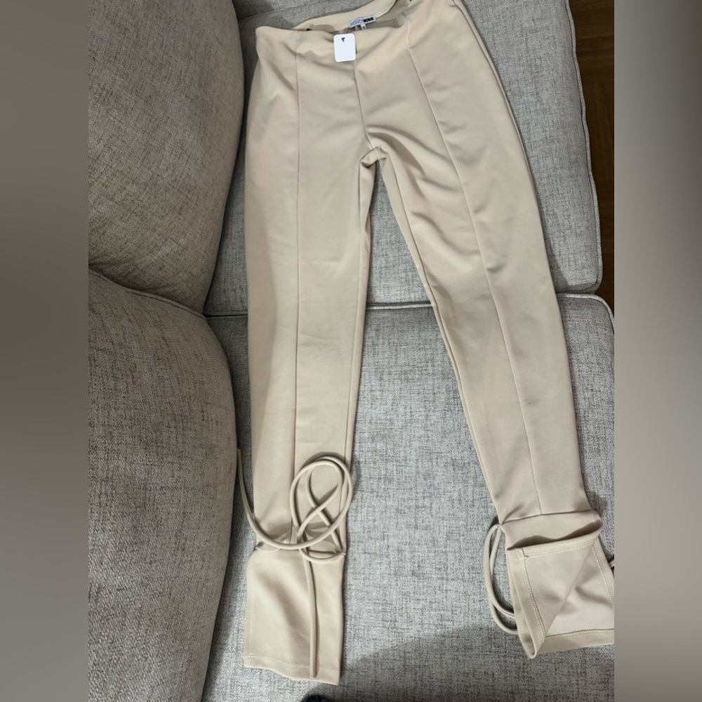 Fashion nova pants size L